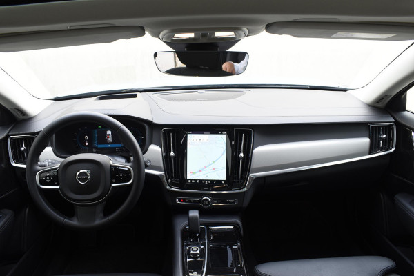 Volvo V90 T6 350PK Automaat Plug-in hybrid AWD Ultra Dark / Panoramadak / 360 camera / Head-up display / Trekhaak