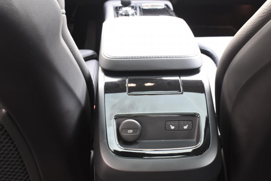 Volvo V90 T6 350PK Automaat Plug-in hybrid AWD Ultra Dark / Panoramadak / 360 camera / Head-up display / Trekhaak