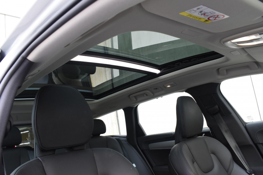 Volvo V90 T6 350PK Automaat Plug-in hybrid AWD Ultra Dark / Panoramadak / 360 camera / Head-up display / Trekhaak