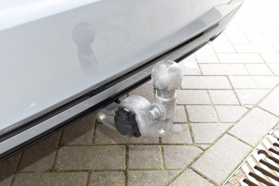 Volvo V90 T6 350PK Automaat Plug-in hybrid AWD Ultra Dark / Panoramadak / 360 camera / Head-up display / Trekhaak