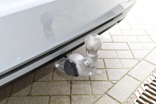 Volvo V90 T6 350PK Automaat Plug-in hybrid AWD Ultra Dark / Panoramadak / 360 camera / Head-up display / Trekhaak