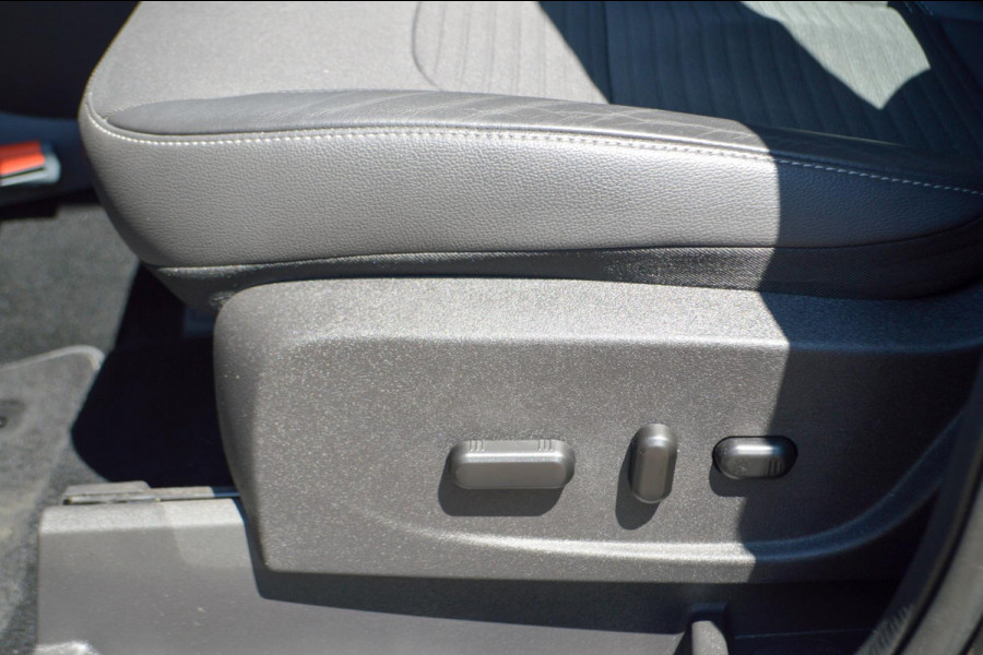 Ford Kuga 1.5 EcoBoost Titanium | Afn. trekhaak | 1800 kg trekgewicht | Navigatie