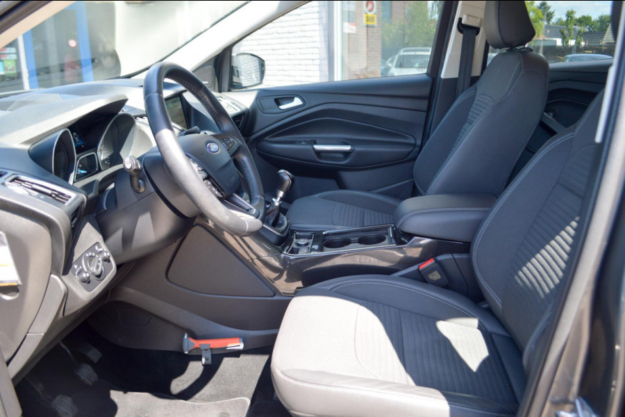 Ford Kuga 1.5 EcoBoost Titanium | Afn. trekhaak | 1800 kg trekgewicht | Navigatie