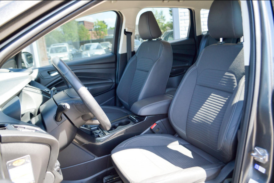 Ford Kuga 1.5 EcoBoost Titanium | Afn. trekhaak | 1800 kg trekgewicht | Navigatie