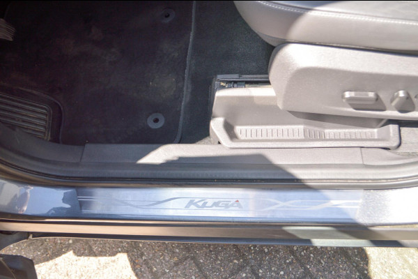 Ford Kuga 1.5 EcoBoost Titanium | Afn. trekhaak | 1800 kg trekgewicht | Navigatie