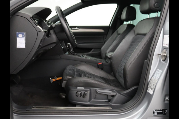 Volkswagen Passat 1.4 TSI R Line | 1e eigenaar | Trekhaak | Stoelverwarming | Carplay | Leder/Alcantara | Navigatie | Full LED | Adaptive cruise | Parkeerhulp | Climate control