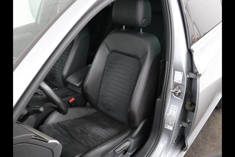 Volkswagen Passat 1.4 TSI R Line | 1e eigenaar | Trekhaak | Stoelverwarming | Carplay | Leder/Alcantara | Navigatie | Full LED | Adaptive cruise | Parkeerhulp | Climate control
