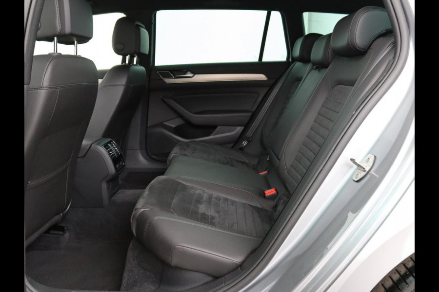 Volkswagen Passat 1.4 TSI R Line | 1e eigenaar | Trekhaak | Stoelverwarming | Carplay | Leder/Alcantara | Navigatie | Full LED | Adaptive cruise | Parkeerhulp | Climate control