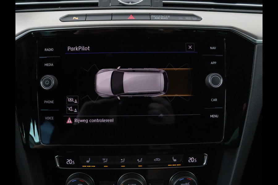Volkswagen Passat 1.4 TSI R Line | 1e eigenaar | Trekhaak | Stoelverwarming | Carplay | Leder/Alcantara | Navigatie | Full LED | Adaptive cruise | Parkeerhulp | Climate control