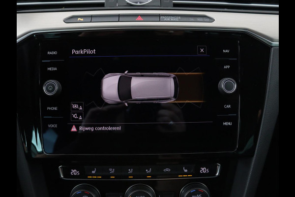 Volkswagen Passat 1.4 TSI R Line | 1e eigenaar | Trekhaak | Stoelverwarming | Carplay | Leder/Alcantara | Navigatie | Full LED | Adaptive cruise | Parkeerhulp | Climate control