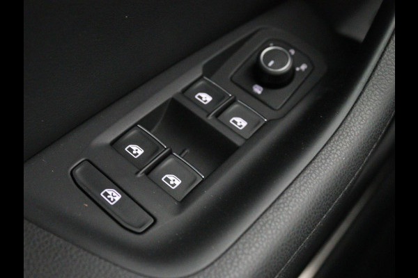 Volkswagen Passat 1.4 TSI R Line | 1e eigenaar | Trekhaak | Stoelverwarming | Carplay | Leder/Alcantara | Navigatie | Full LED | Adaptive cruise | Parkeerhulp | Climate control