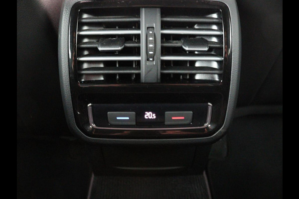 Volkswagen Passat 1.4 TSI R Line | 1e eigenaar | Trekhaak | Stoelverwarming | Carplay | Leder/Alcantara | Navigatie | Full LED | Adaptive cruise | Parkeerhulp | Climate control
