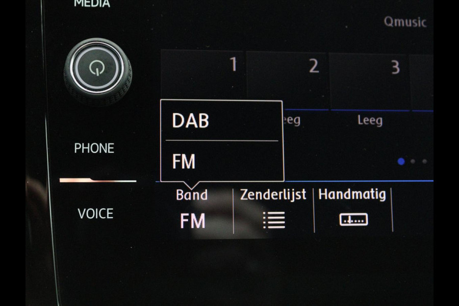 Volkswagen Passat 1.4 TSI R Line | 1e eigenaar | Trekhaak | Stoelverwarming | Carplay | Leder/Alcantara | Navigatie | Full LED | Adaptive cruise | Parkeerhulp | Climate control