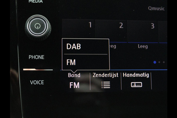 Volkswagen Passat 1.4 TSI R Line | 1e eigenaar | Trekhaak | Stoelverwarming | Carplay | Leder/Alcantara | Navigatie | Full LED | Adaptive cruise | Parkeerhulp | Climate control