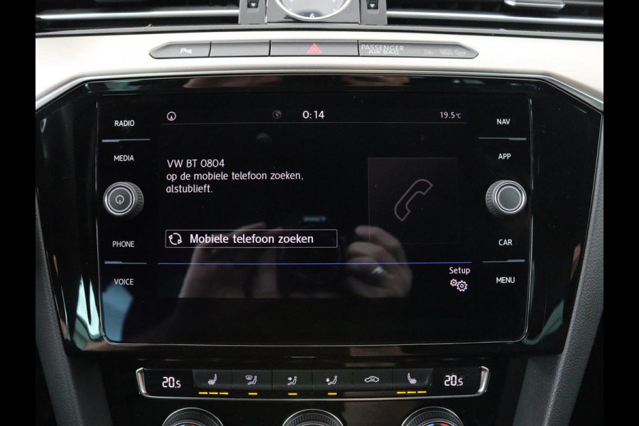 Volkswagen Passat 1.4 TSI R Line | 1e eigenaar | Trekhaak | Stoelverwarming | Carplay | Leder/Alcantara | Navigatie | Full LED | Adaptive cruise | Parkeerhulp | Climate control