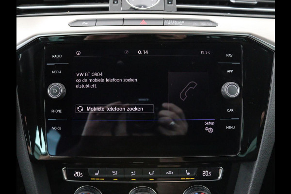 Volkswagen Passat 1.4 TSI R Line | 1e eigenaar | Trekhaak | Stoelverwarming | Carplay | Leder/Alcantara | Navigatie | Full LED | Adaptive cruise | Parkeerhulp | Climate control