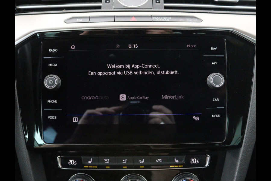 Volkswagen Passat 1.4 TSI R Line | 1e eigenaar | Trekhaak | Stoelverwarming | Carplay | Leder/Alcantara | Navigatie | Full LED | Adaptive cruise | Parkeerhulp | Climate control