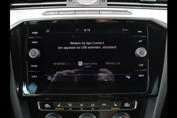 Volkswagen Passat 1.4 TSI R Line | 1e eigenaar | Trekhaak | Stoelverwarming | Carplay | Leder/Alcantara | Navigatie | Full LED | Adaptive cruise | Parkeerhulp | Climate control