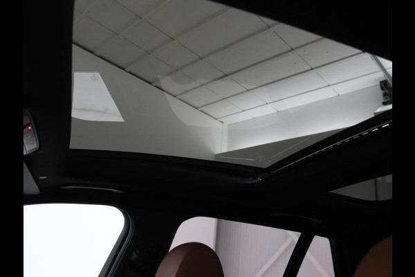 Mercedes-Benz C-Klasse 300e AMG | Panoramadak | Leder | Adaptive cruise | Stoelverwarming | Matrix LED | 360 camera | Carplay | Navigatie | Park Assist