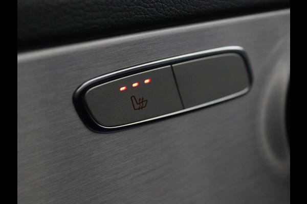 Mercedes-Benz C-Klasse 300e AMG | Panoramadak | Leder | Adaptive cruise | Stoelverwarming | Matrix LED | 360 camera | Carplay | Navigatie | Park Assist