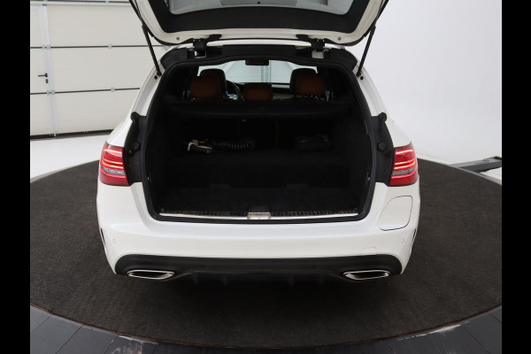 Mercedes-Benz C-Klasse 300e AMG | Panoramadak | Leder | Adaptive cruise | Stoelverwarming | Matrix LED | 360 camera | Carplay | Navigatie | Park Assist