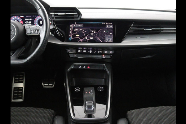 Audi A3 30 TFSI S edition | Carplay | Trekhaak | Sportstoelen | Navigatie | Virtual Cockpit | Half leder | Full LED | Climate control | Cruise control | Getint glas
