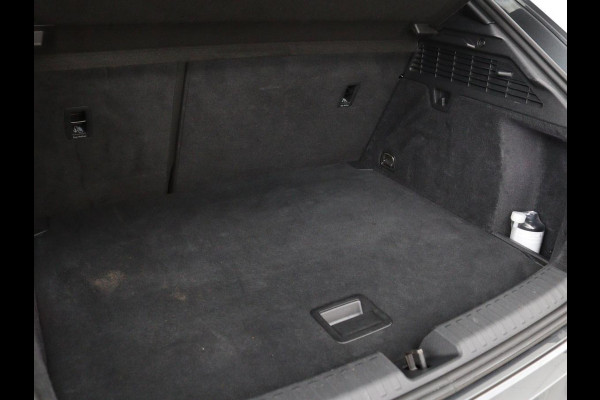 Audi A3 30 TFSI S edition | Carplay | Trekhaak | Sportstoelen | Navigatie | Virtual Cockpit | Half leder | Full LED | Climate control | Cruise control | Getint glas
