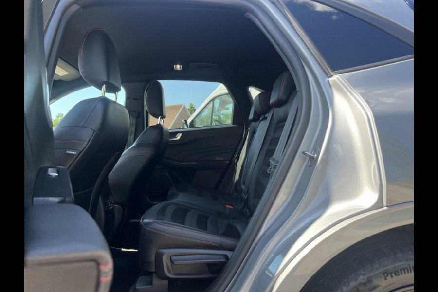 Ford Kuga 2.5 PHEV ST-Line X 225pk | Black Pack | Elektrische Achterklep | Rode Remklauwen | Achteruitrijcamera | 20 inch velgen