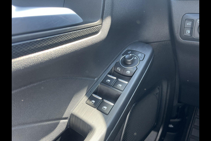 Ford Kuga 2.5 PHEV ST-Line X 225pk | Black Pack | Elektrische Achterklep | Rode Remklauwen | Achteruitrijcamera | 20 inch velgen