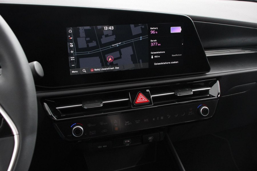 Kia Niro EV DynamicPlusLine 64.8 kWh Navigatie Half Leder Schuif-kantel dak Electrisch bedienbare achterklep  DAB Led Camera Extra Getint Glas Lichtmetalen Velgen