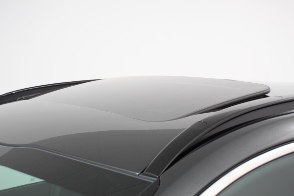 Kia Niro EV DynamicPlusLine 64.8 kWh Navigatie Half Leder Schuif-kantel dak Electrisch bedienbare achterklep  DAB Led Camera Extra Getint Glas Lichtmetalen Velgen