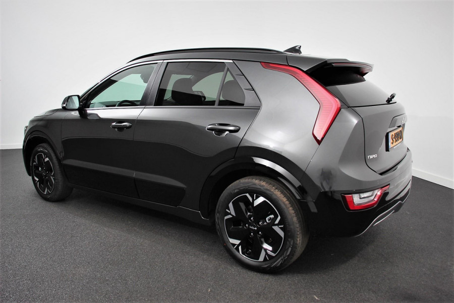 Kia Niro EV DynamicPlusLine 64.8 kWh Navigatie Half Leder Schuif-kantel dak Electrisch bedienbare achterklep  DAB Led Camera Extra Getint Glas Lichtmetalen Velgen