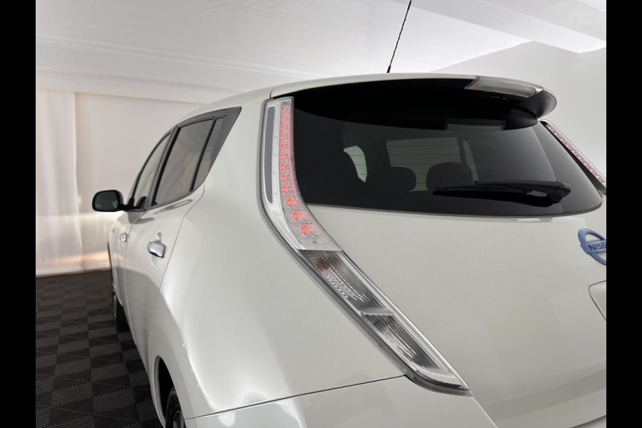 Nissan Leaf Tekna 30 kWh (INCL.BTW) Aut. *FULL-LEATHER | FULL-LED | BOSE-SURROUND | TOP-VIEW | KEYLESS | NAVI-FULLMAP | ECC | COMFORT-SEATS | 17"ALU*
