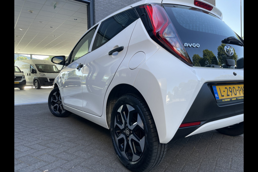 Toyota Aygo 1.0 VVT-i x-fun Airco - Bluetooth - Cruise control - MF stuurwiel - Licht metalen velgen - Centrale deurvergrendeling