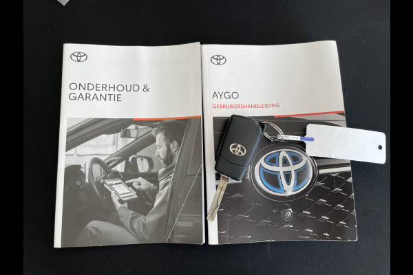 Toyota Aygo 1.0 VVT-i x-fun Airco - Bluetooth - Cruise control - MF stuurwiel - Licht metalen velgen - Centrale deurvergrendeling