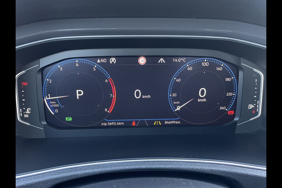 Volkswagen T-Roc 1.5 TSI Sport | LED | Trekhaak | Carplay | Navi | Camera | PDC