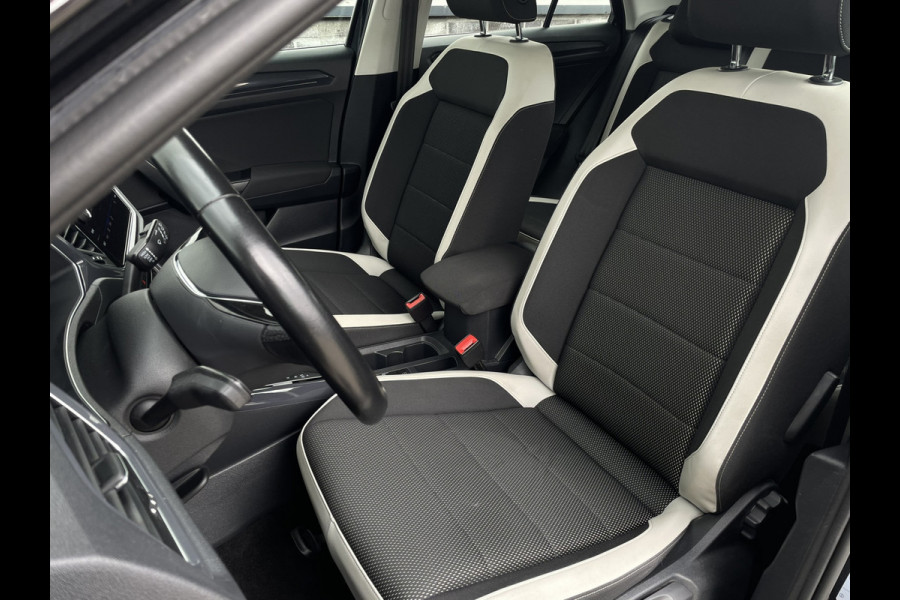 Volkswagen T-Roc 1.5 TSI Sport | LED | Trekhaak | Carplay | Camera | PDC