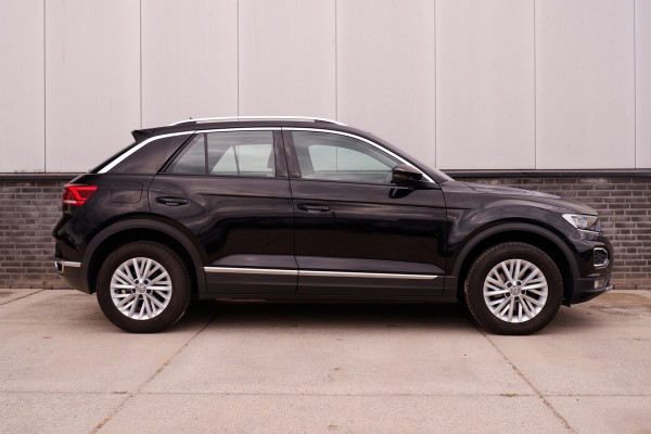 Volkswagen T-Roc 1.5 TSI Sport | LED | Trekhaak | Carplay | Camera | PDC