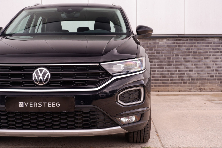 Volkswagen T-Roc 1.5 TSI Sport | LED | Trekhaak | Carplay | Camera | PDC