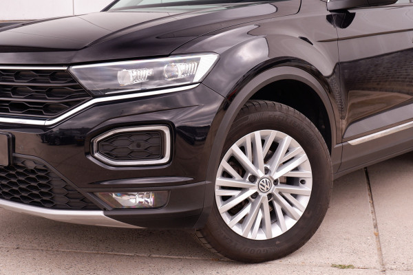 Volkswagen T-Roc 1.5 TSI Sport | LED | Trekhaak | Carplay | Camera | PDC