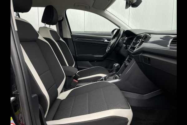Volkswagen T-Roc 1.5 TSI Sport | LED | Trekhaak | Carplay | Camera | PDC