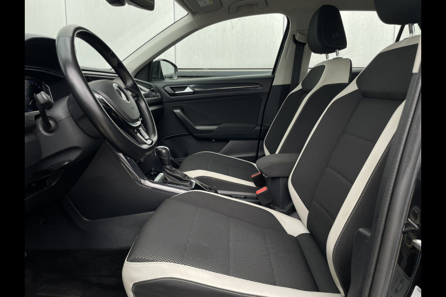 Volkswagen T-Roc 1.5 TSI Sport | LED | Trekhaak | Carplay | Camera | PDC