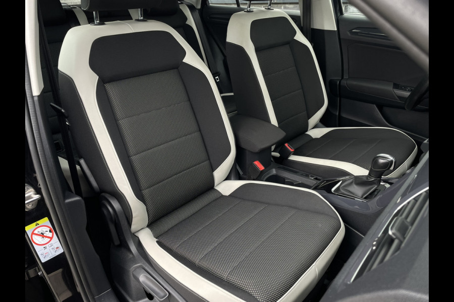 Volkswagen T-Roc 1.5 TSI Sport | LED | Trekhaak | Carplay | Camera | PDC