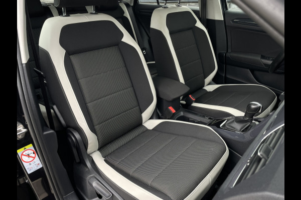 Volkswagen T-Roc 1.5 TSI Sport | LED | Trekhaak | Carplay | Camera | PDC