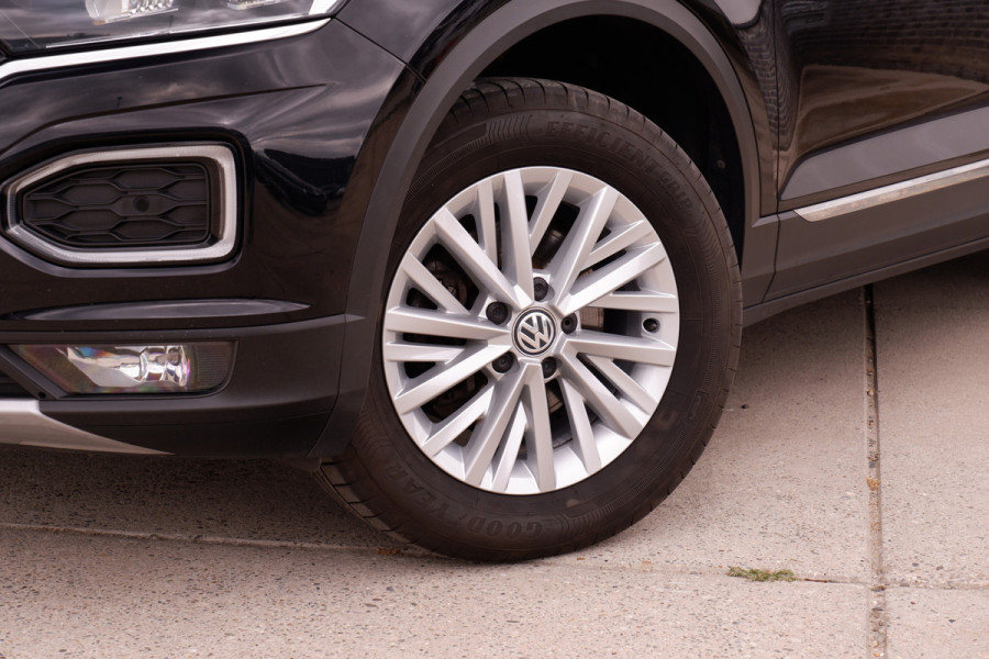 Volkswagen T-Roc 1.5 TSI Sport | LED | Trekhaak | Carplay | Camera | PDC