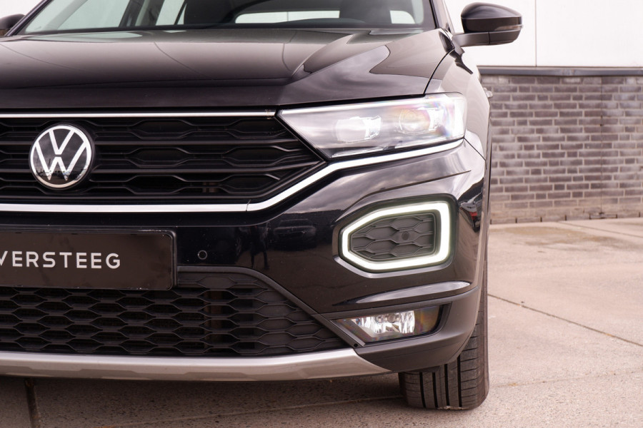 Volkswagen T-Roc 1.5 TSI Sport | LED | Trekhaak | Carplay | Camera | PDC