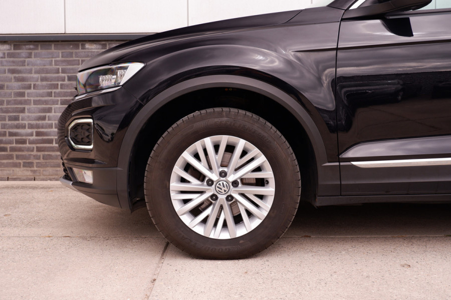 Volkswagen T-Roc 1.5 TSI Sport | LED | Trekhaak | Carplay | Camera | PDC