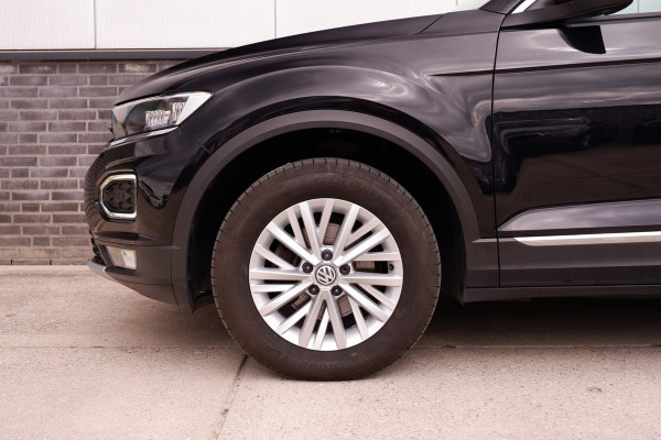 Volkswagen T-Roc 1.5 TSI Sport | LED | Trekhaak | Carplay | Camera | PDC