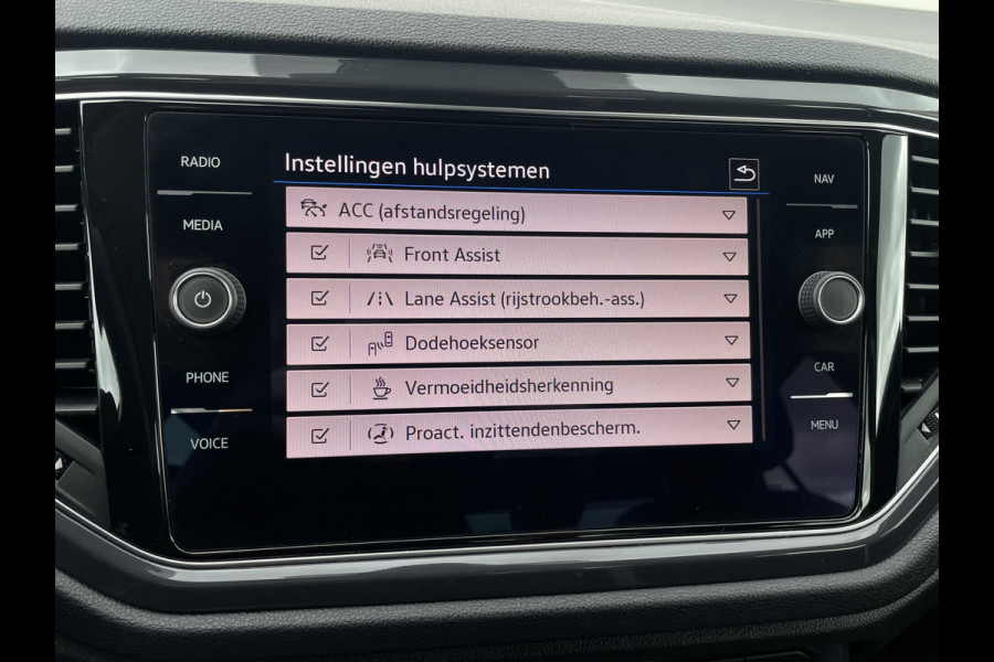 Volkswagen T-Roc 1.5 TSI Sport | LED | Trekhaak | Carplay | Camera | PDC