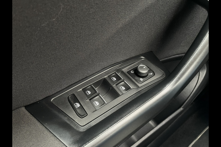 Volkswagen T-Roc 1.5 TSI Sport | LED | Trekhaak | Carplay | Camera | PDC